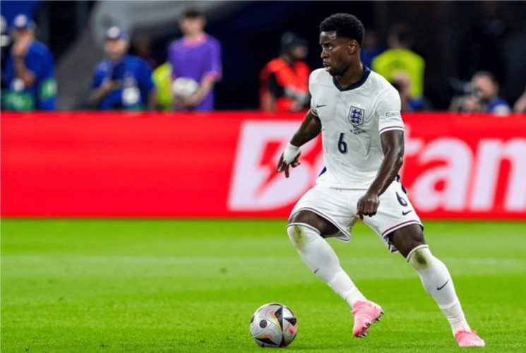 身价5000万！英媒：水晶宫计划1月就卖格伊；红军面临皇萨仁竞争