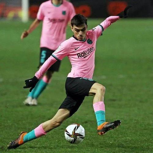 克尼佩尔：三球和大个子打挡拆很棒 今天他的表现堪称现象级