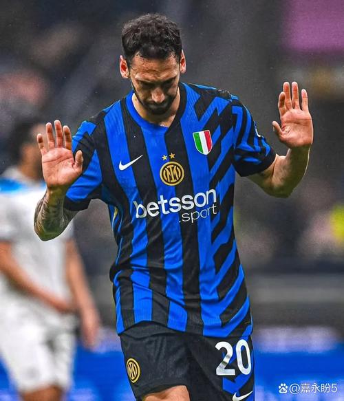 详细阅读:恰尔汗奥卢:国米的目标始终远大,主帅给予了我们巨大的帮助 恰尔汗奥卢:国米的目标始终远大,主帅给予了我们巨大的帮助