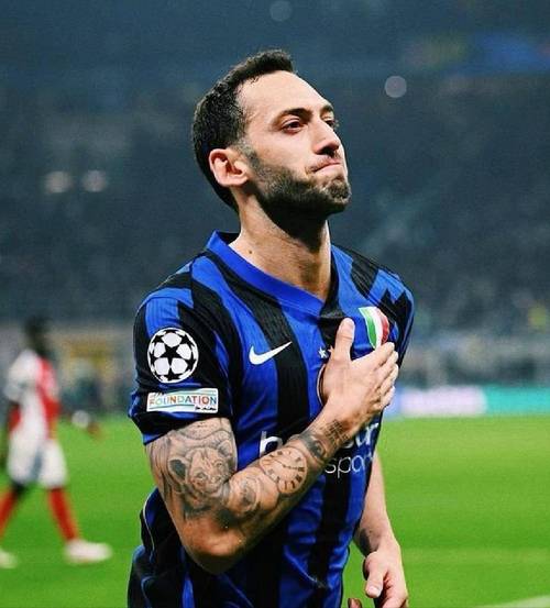 详细阅读:恰尔汗奥卢本赛季意甲7场5球,已追平上赛季29场的数据 恰尔汗奥卢本赛季意甲7场5球,已追平上赛季29场的数据