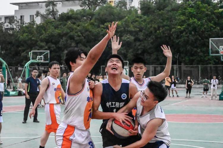 马威:随时做好上场准备 防守要全神贯注选择合理进攻方式