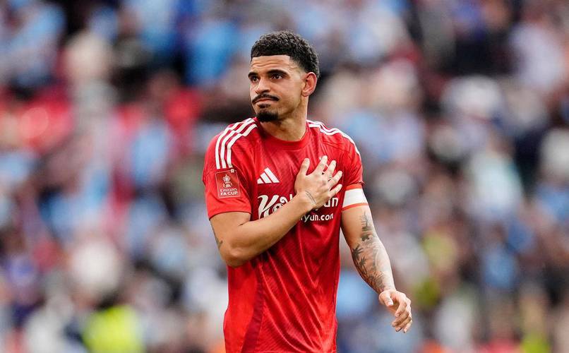 吉布斯-怀特:曼联第一球根本不是角球,我们因此丢掉了两分