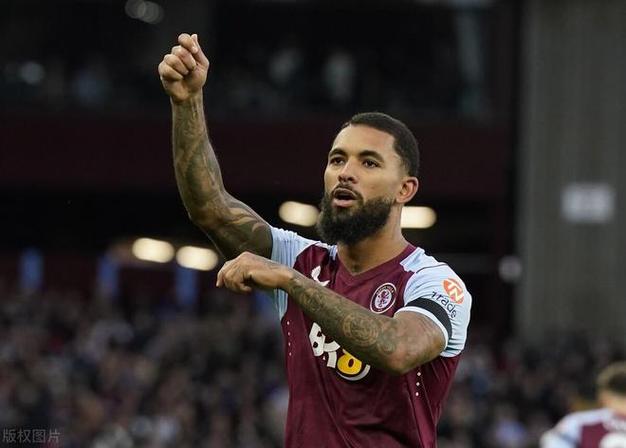 都体:道格拉斯-路易斯在本轮英超受伤,触发买断条款的难度增大