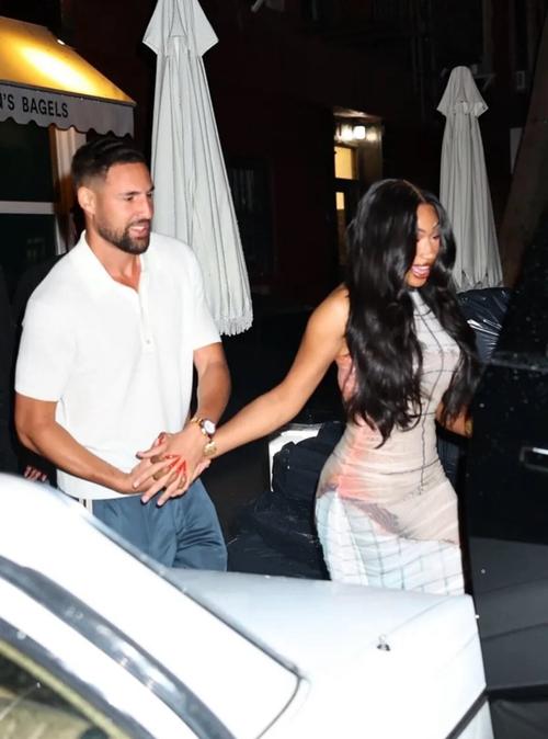 克莱前女友：震惊克莱会公开和女友的关系 以前想公开他越疏远我