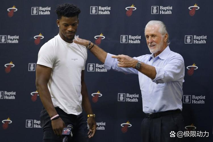 咣咣扔三分！阿德巴约三分5中1得17分8板 有3断1帽防守不错