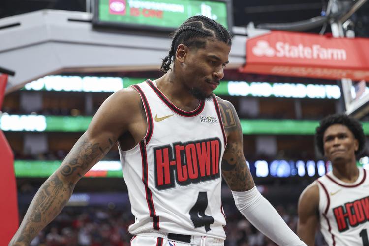 复出在即？杰伦-格林赛前参加球队完整热身 投篮训练时面带笑容