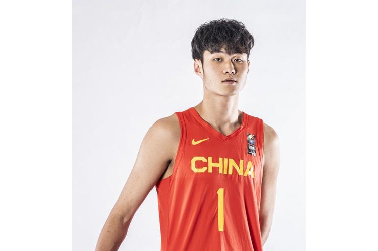 年轻力壮！恭喜王浩然加入深蹲180KG俱乐部！