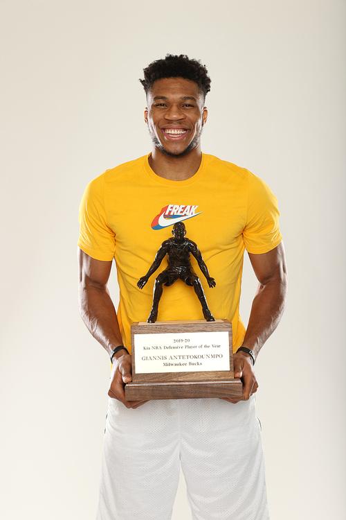 【评选】11月4日NBA最佳球员:字母哥