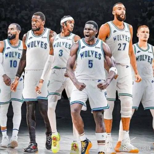 小马+VJ的后场组合前途无量!76人是时候放弃以恩比德为核心了?