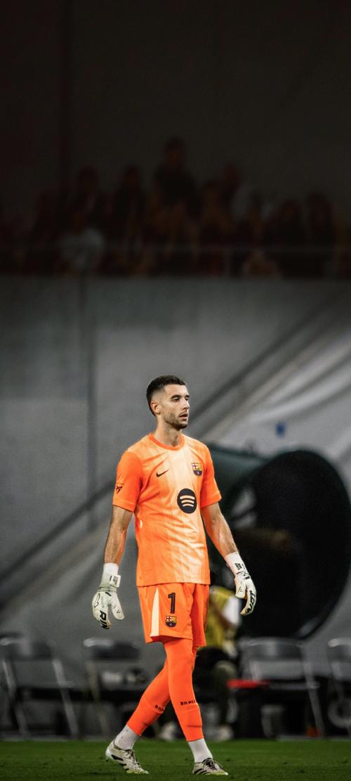 队报：巴黎圣日耳曼有意巴萨后卫加西亚，希望在冬季转会期引进他