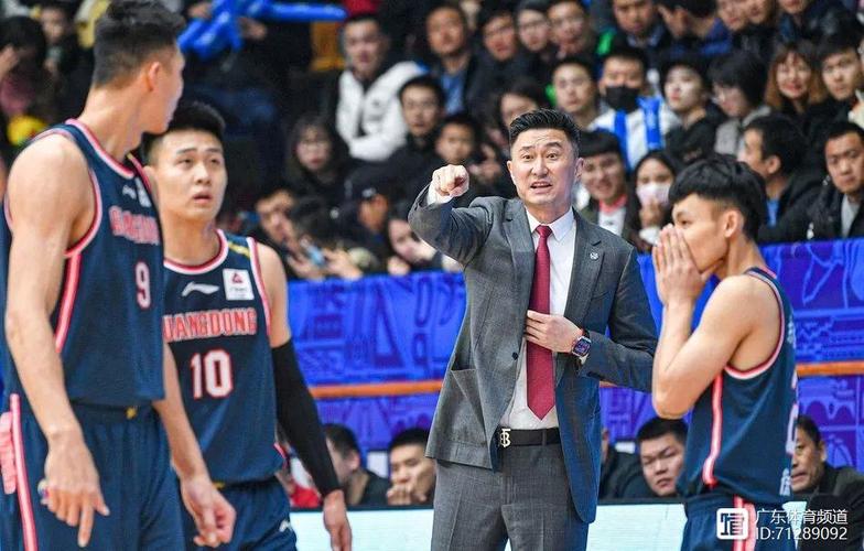 模板阿联？2米07&15岁小球员展现惊人协调性单挑攻防碾压野球网红