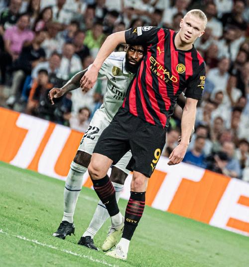 吕迪格观看NFL比赛，弗洛伦蒂诺：你这么高大，完全可以打橄榄球